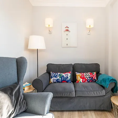 Bright Valadim Apartmán