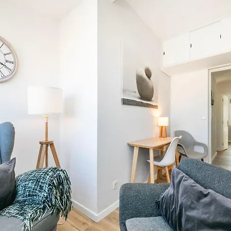 Bright Valadim Apartment *